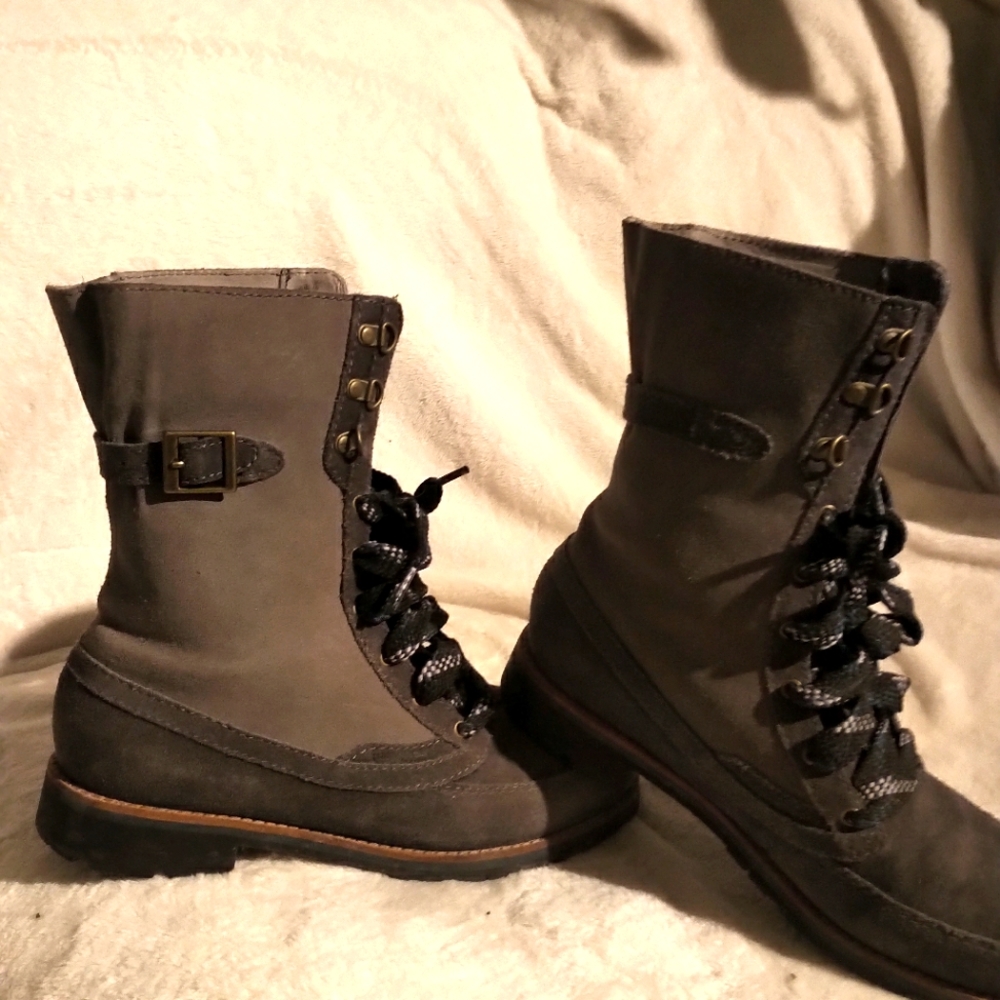 Patagonia beautiful brushed leather grey boots with side buckle